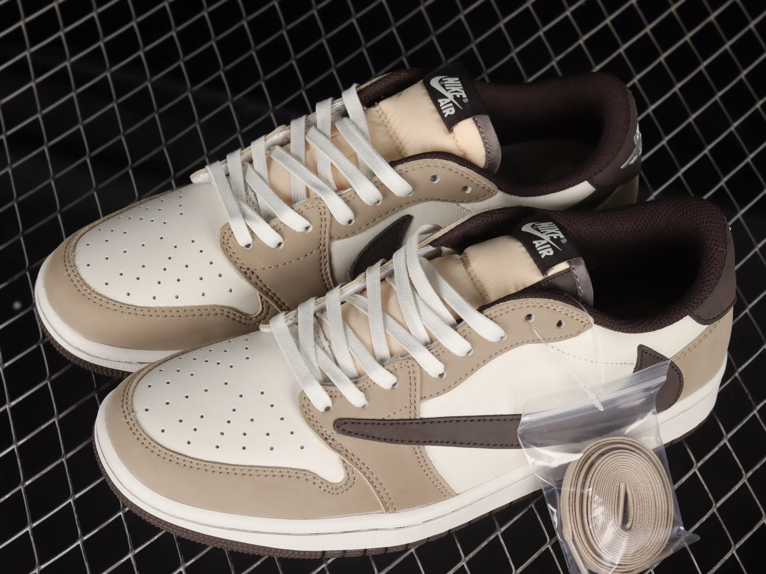 All Categories Air Jordan Jordan Series Basketball Shoes Air Jordan 1 Low Travis Scott x Air Jordan 1 Low OG AJ1 Joe 1 Reversed Overhook Joint Style Casual Sports Basketball Shoes DM7866-886